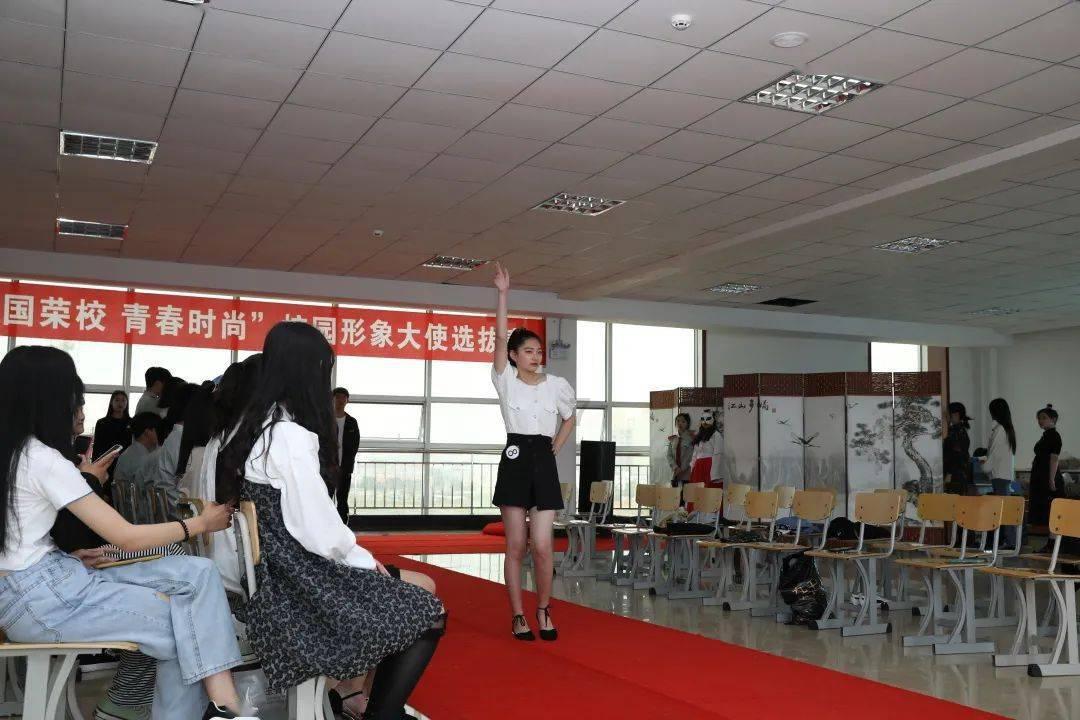 你是否赞成适当的体罚教育？游戏画面